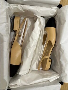 CHANEL Beige and Black Two-Tone Slingback Flats Sz 35